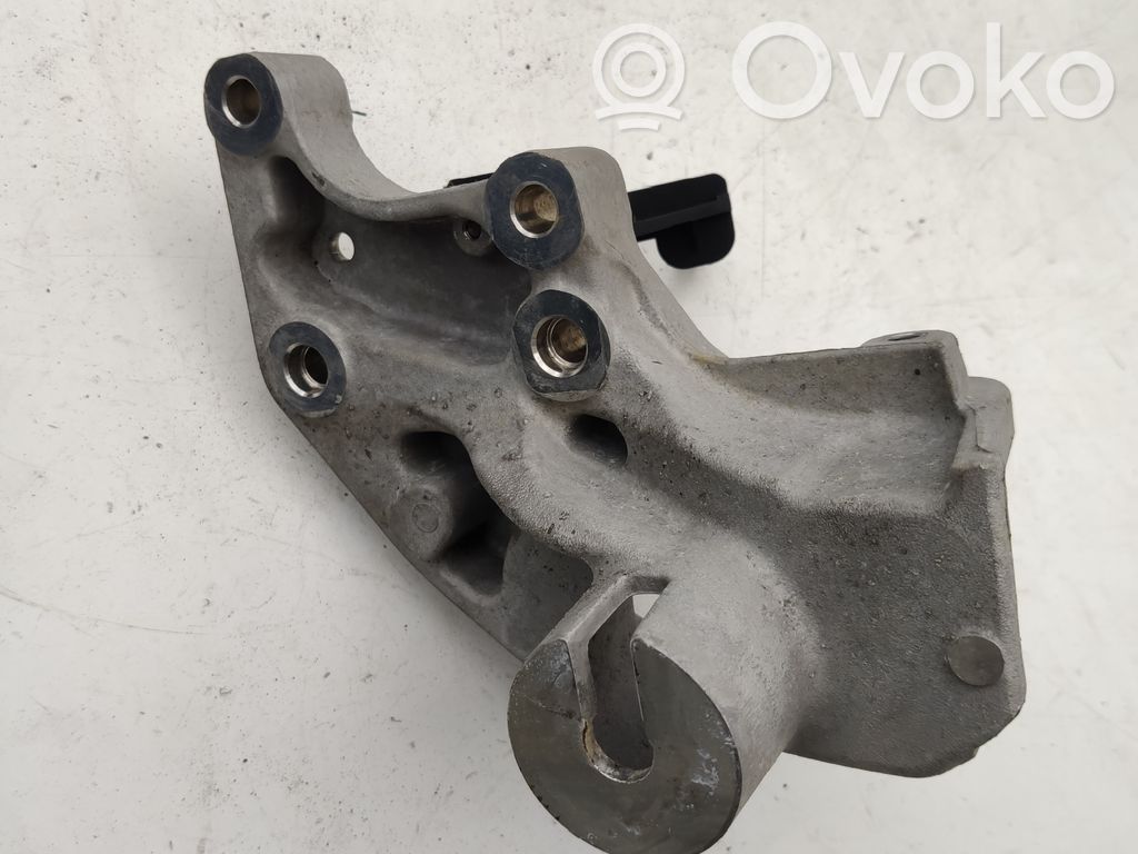 Peugeot 407 Engine mounting bracket 
