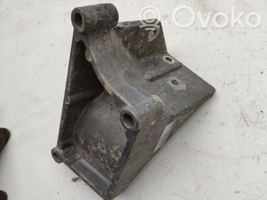 Renault Master II Engine mounting bracket 