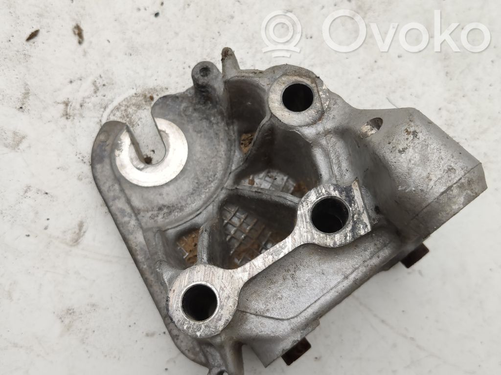 Peugeot 508 Engine mounting bracket 