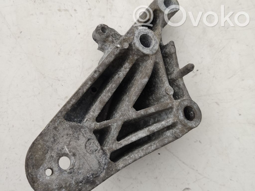 Renault Laguna II Engine mounting bracket 