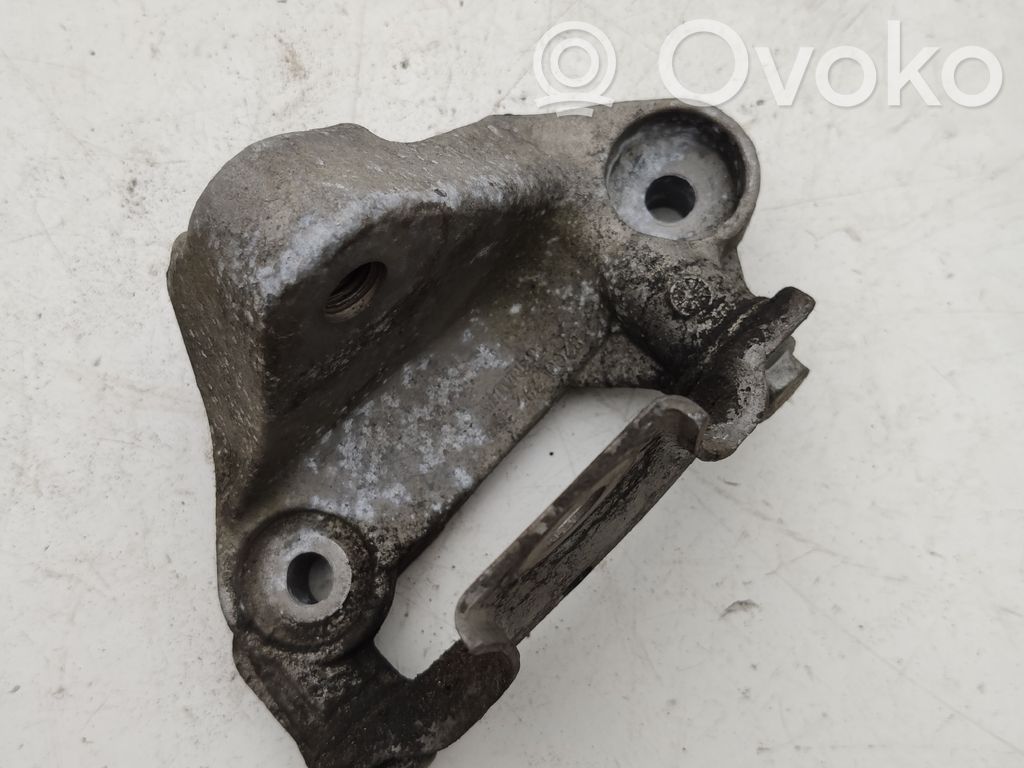 Renault Laguna II Engine mounting bracket 