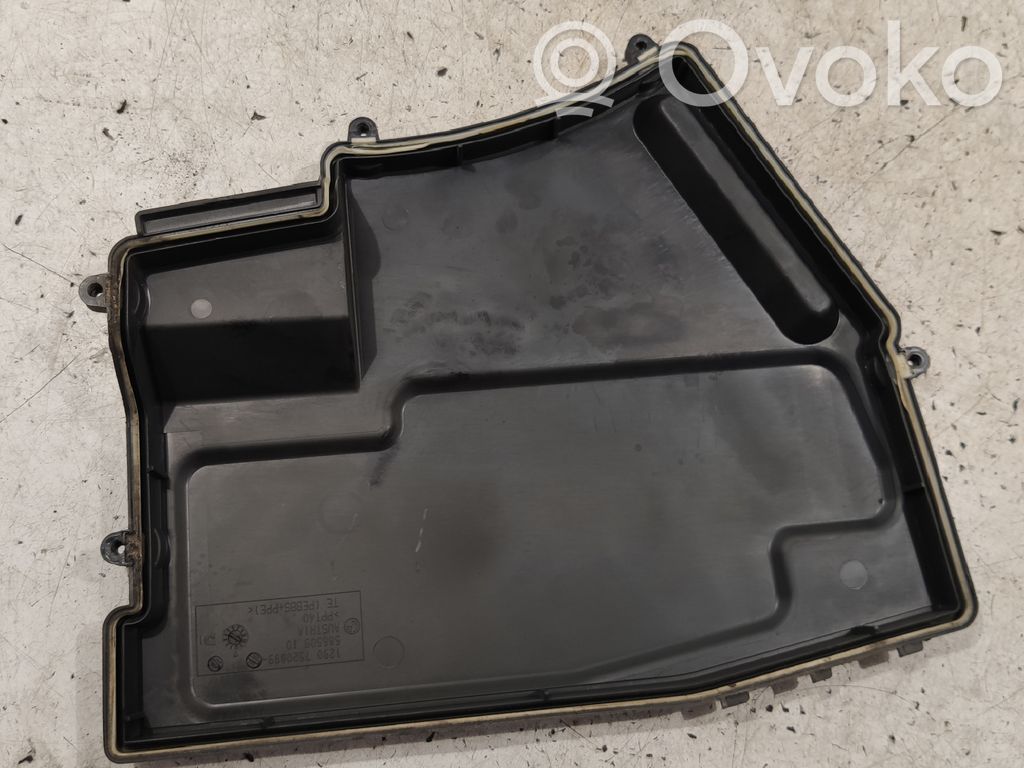 BMW 5 E60 E61 Dangtelis saugiklių dėžės 