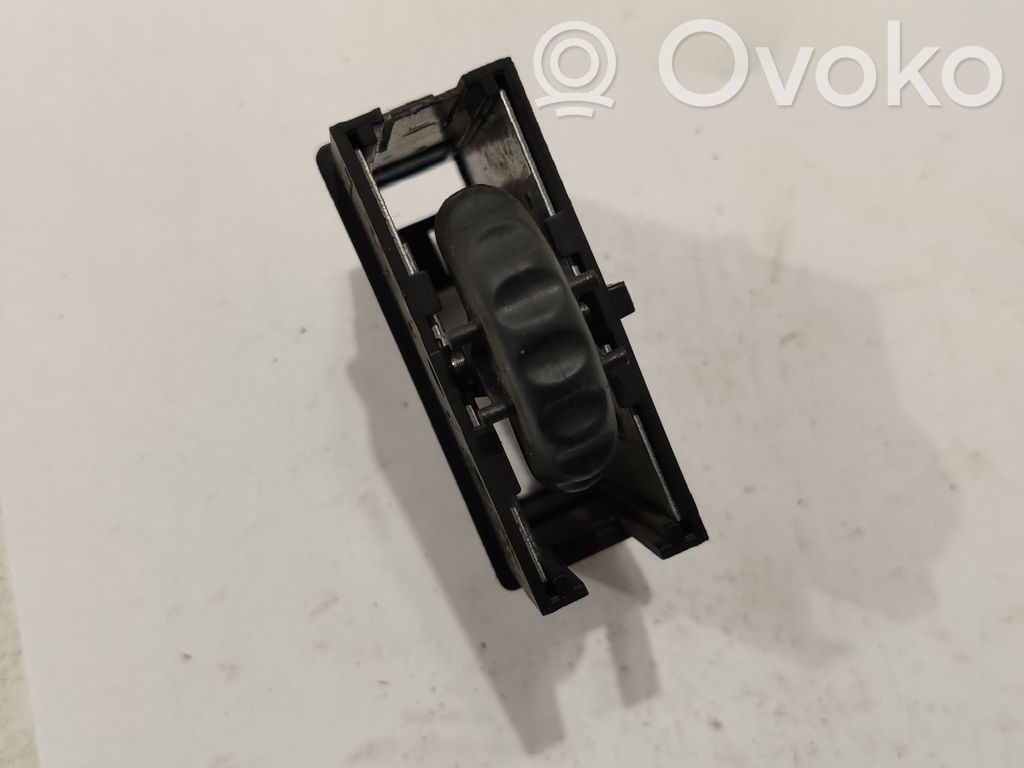 Headlight level height control switch   7700841245