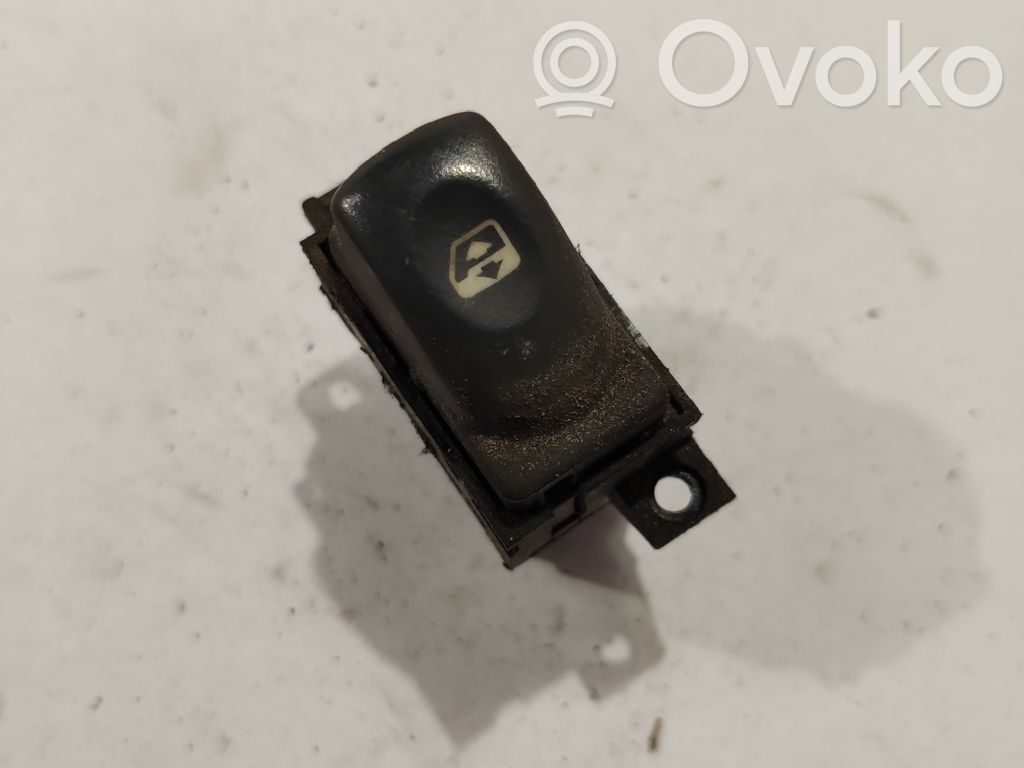Electric window control switch   7700417486