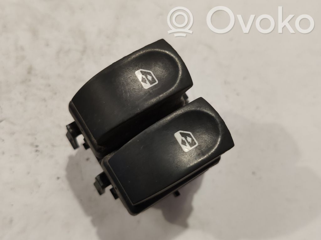 Renault Clio III Electric window control switch 
