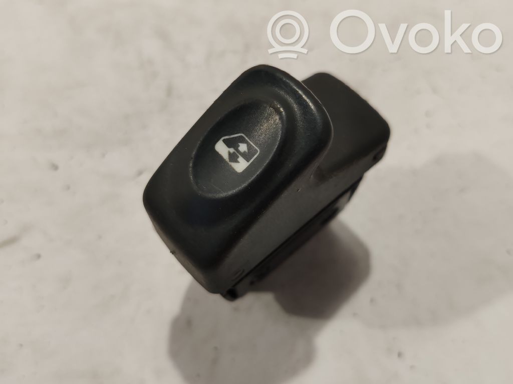 Renault Megane I Electric window control switch 