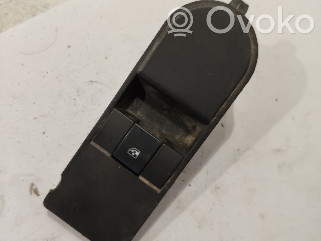 Opel Astra H Interruptor del elevalunas eléctrico 