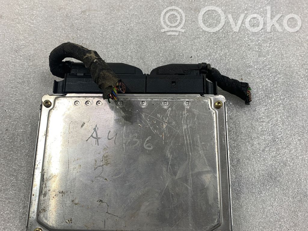 Engine control unit/module   8E0907557F,0261207401