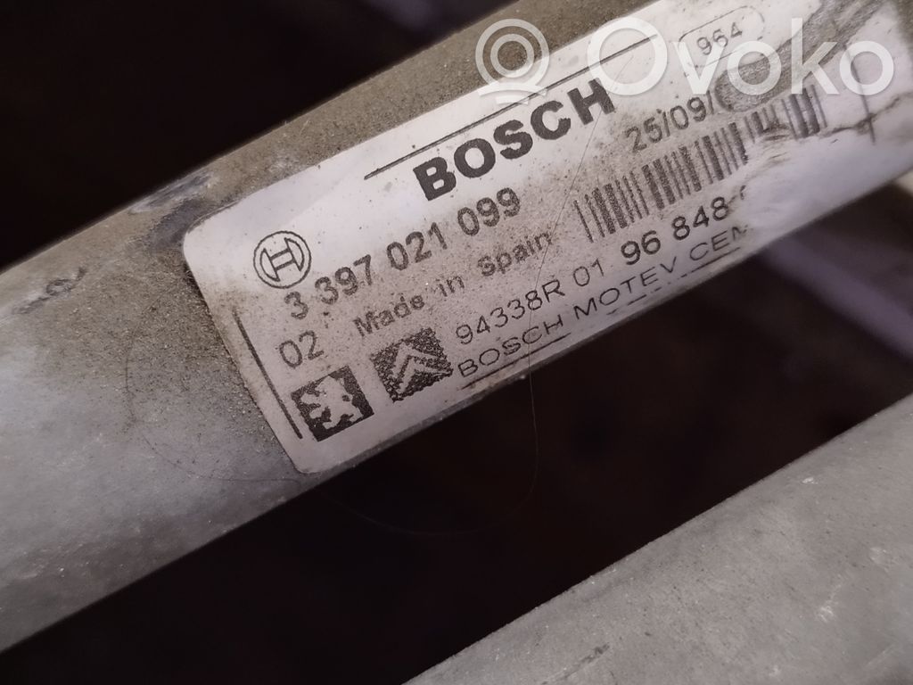 Peugeot 308 Wischergestänge Wischermotor vorne 