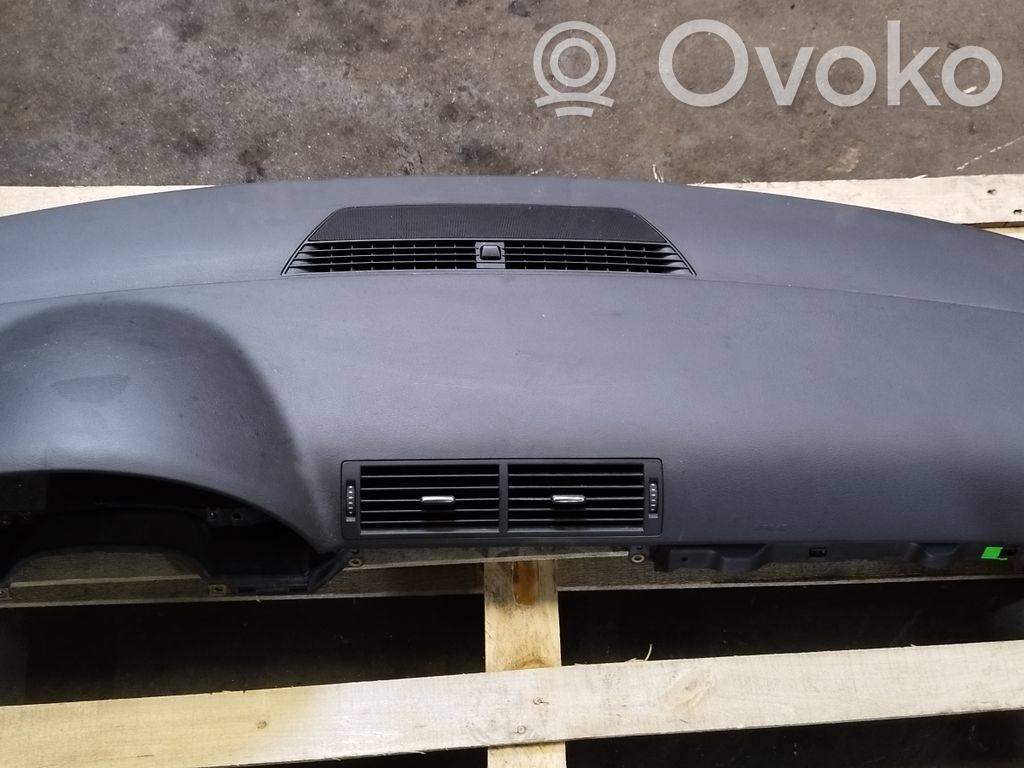 Audi A4 S4 B7 8E 8H Dashboard 
