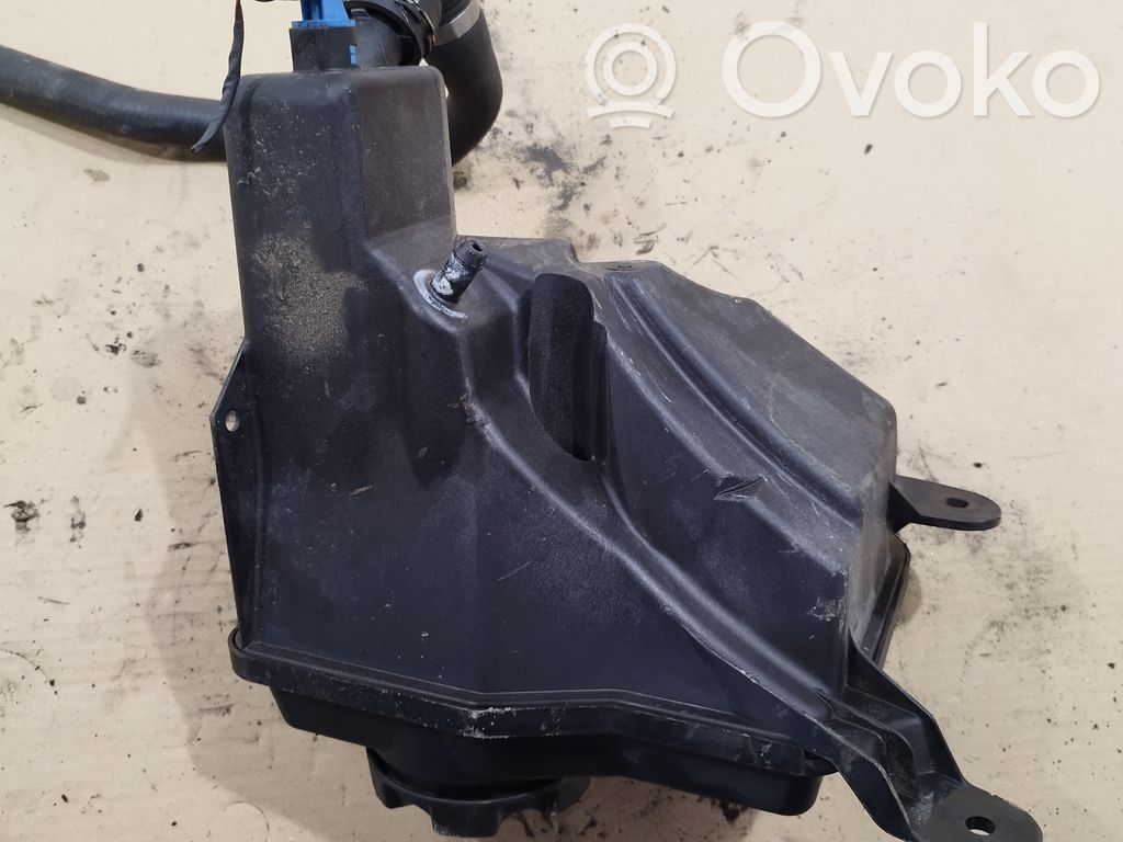 BMW 1 E81 E87 Dzesēšanas šķidruma izplešanās tvertne 
