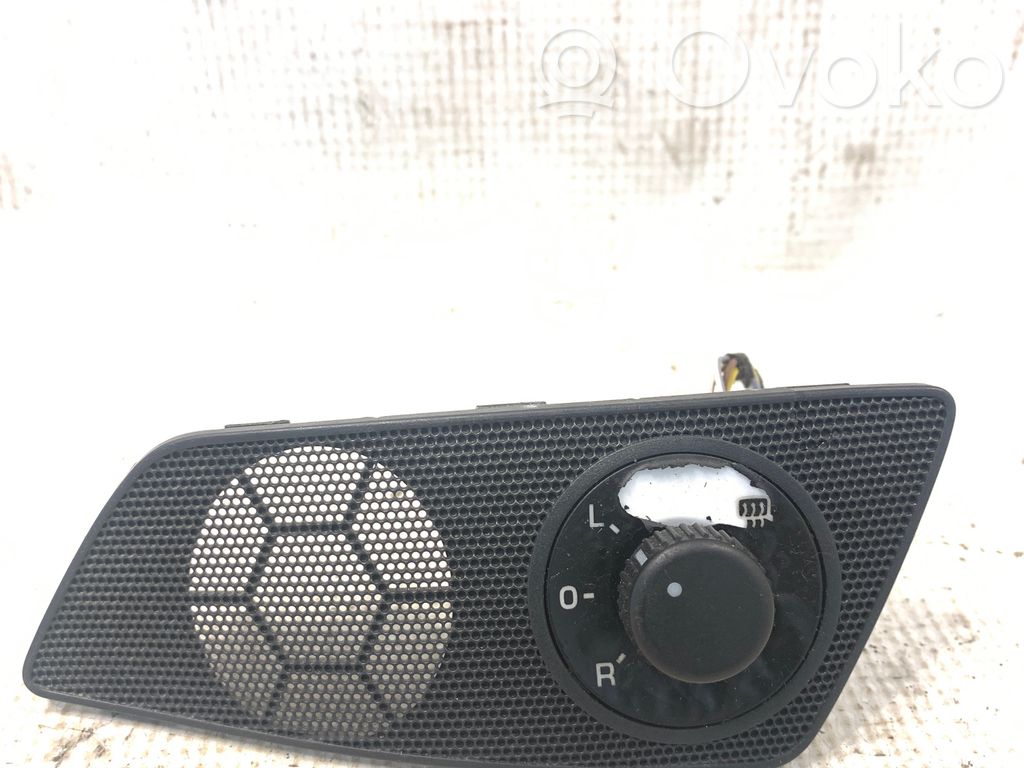 Skoda Octavia Mk2 (1Z) Wing mirror switch 