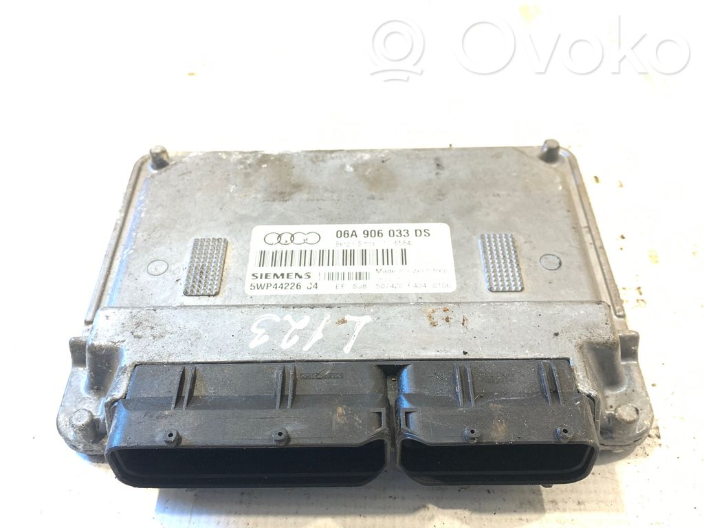 Audi A3 S3 A3 Sportback 8P Engine control unit/module 