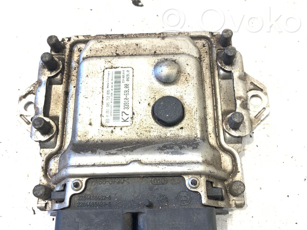 Suzuki Swift II Engine control unit/module 