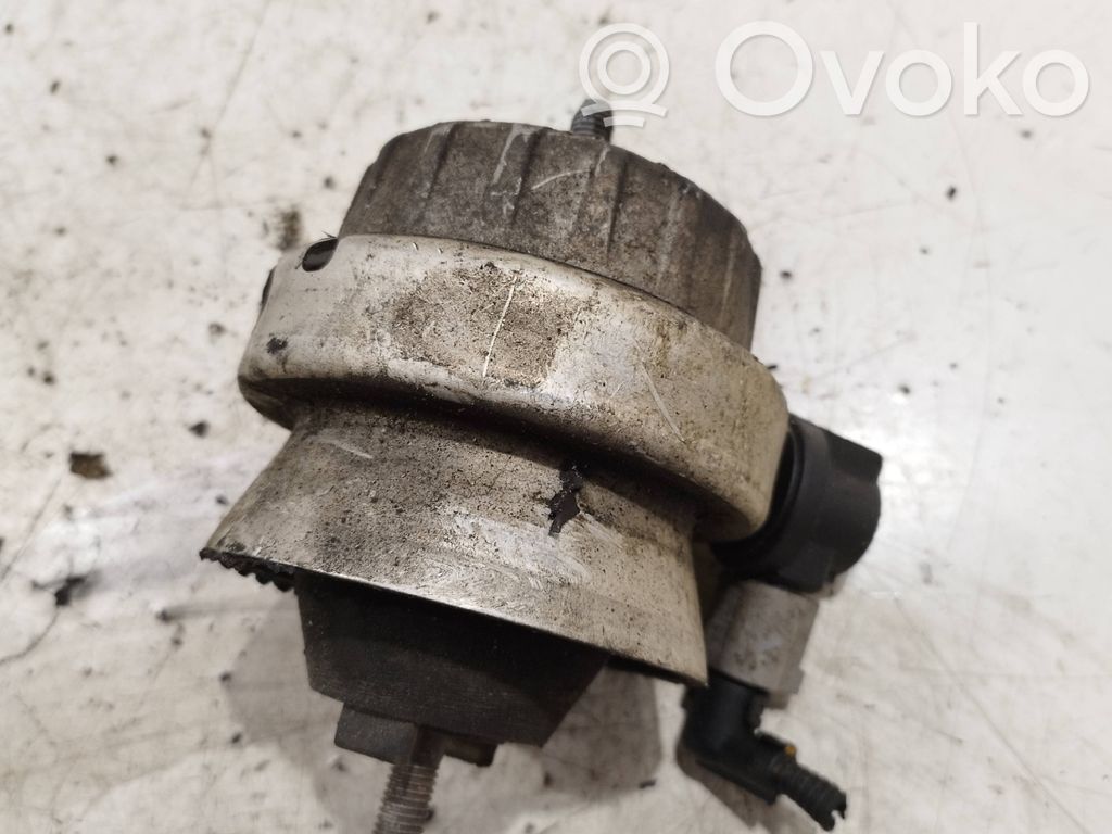 Audi A6 S6 C6 4F Engine mount bracket 