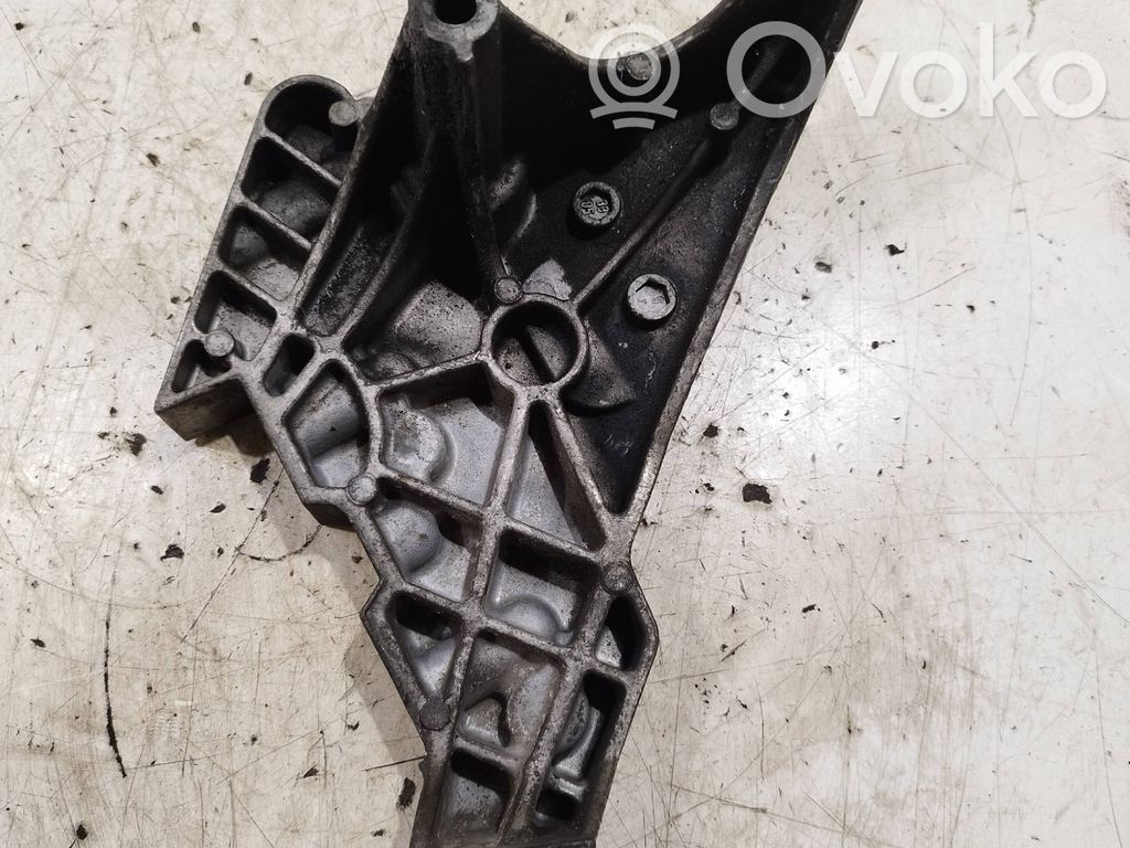 Skoda Octavia Mk2 (1Z) Engine mounting bracket 