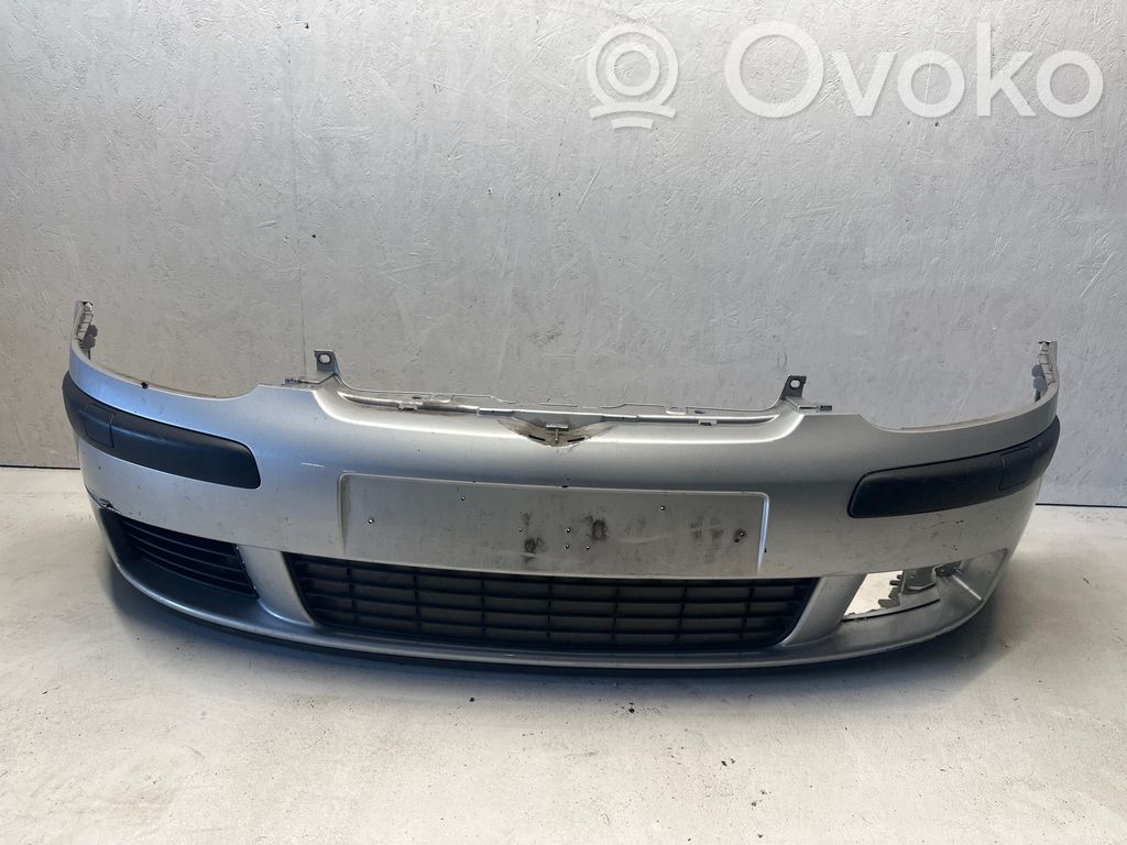 Volkswagen Golf V Parachoques delantero 