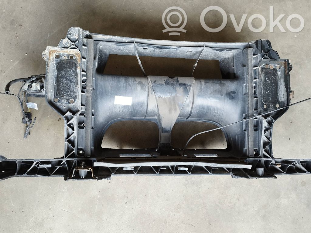 BMW 1 E81 E87 Radiatorių panelė 