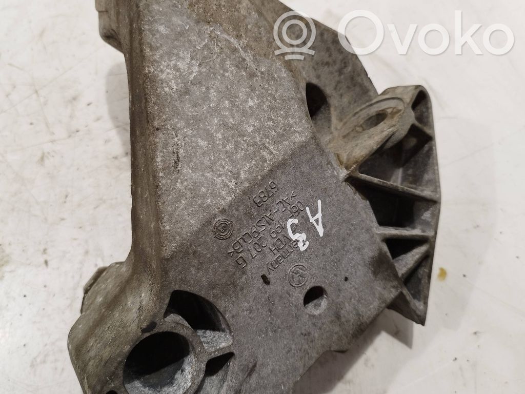 Audi A3 S3 8P Engine mounting bracket 