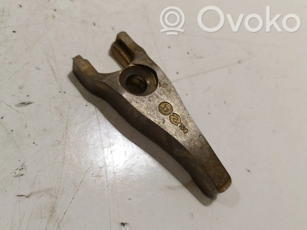 Abrazadera del inyector de combustible