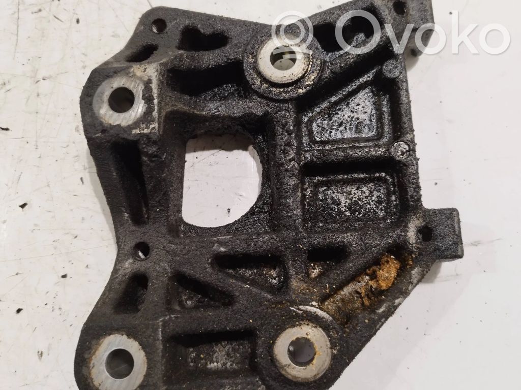 Mazda 6 Engine mounting bracket 