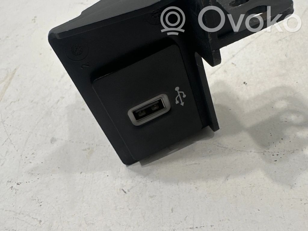 Ford Transit Courier USB socket connector 