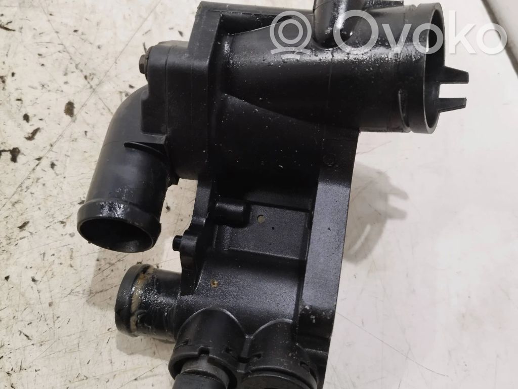 Volkswagen Golf V Obudowa termostatu 