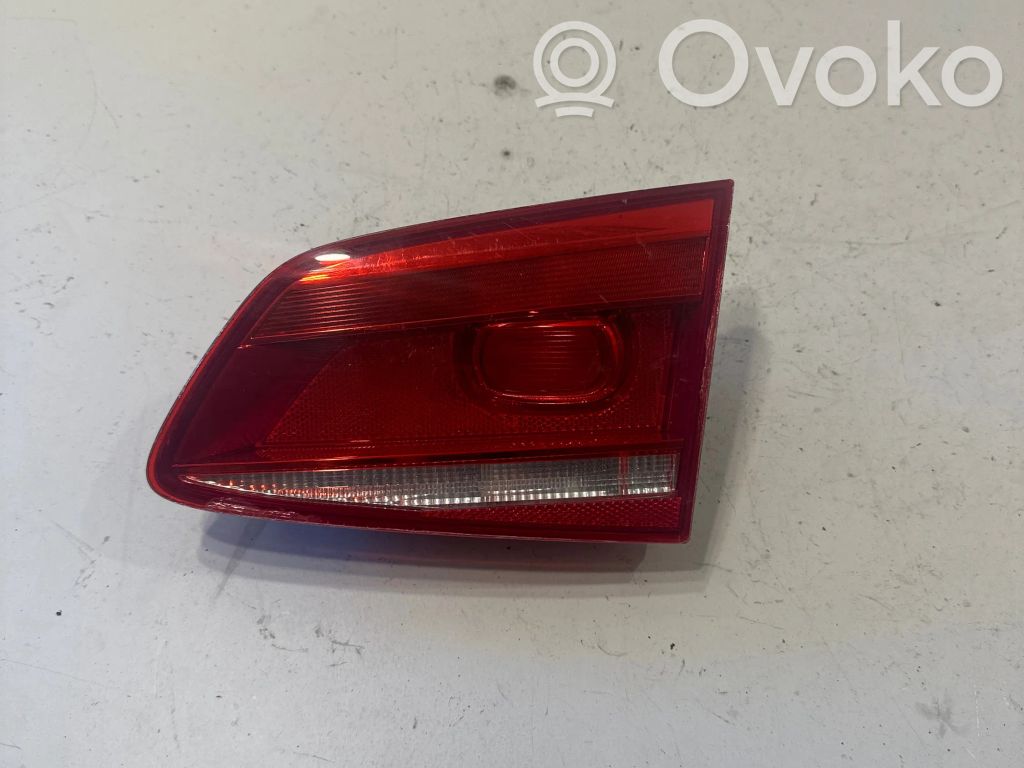 Volkswagen PASSAT B7 Lampy tylnej klapy bagażnika 