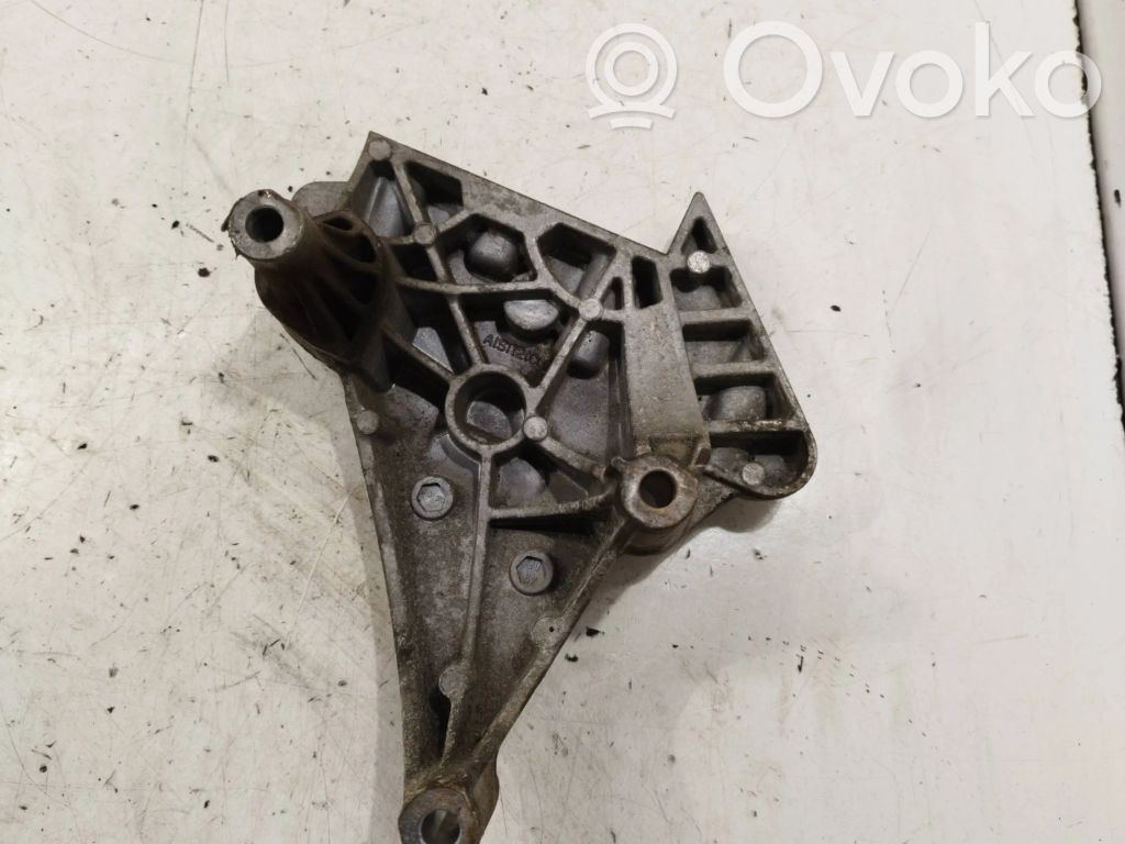 Volkswagen Golf V Engine mounting bracket 