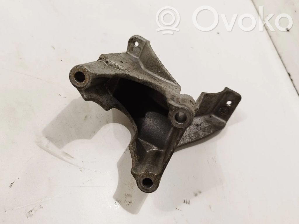 Suzuki Grand Vitara I Engine mounting bracket 