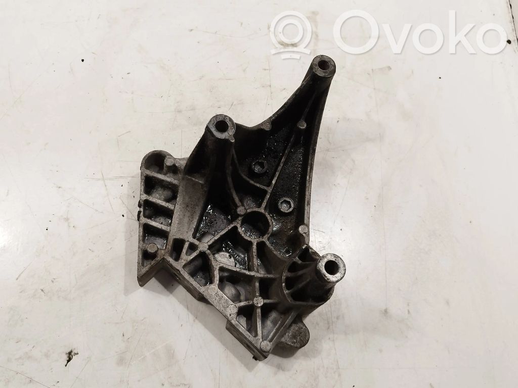 Volkswagen PASSAT B6 Engine mounting bracket 