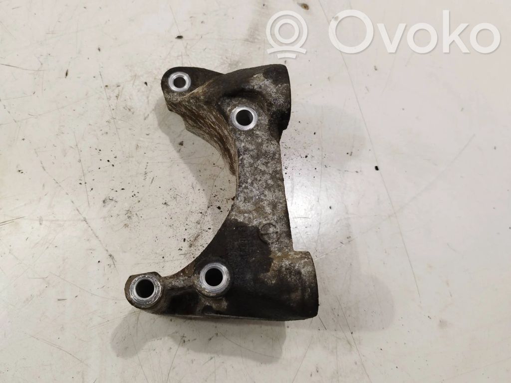 Ford Mondeo MK IV Engine mounting bracket 