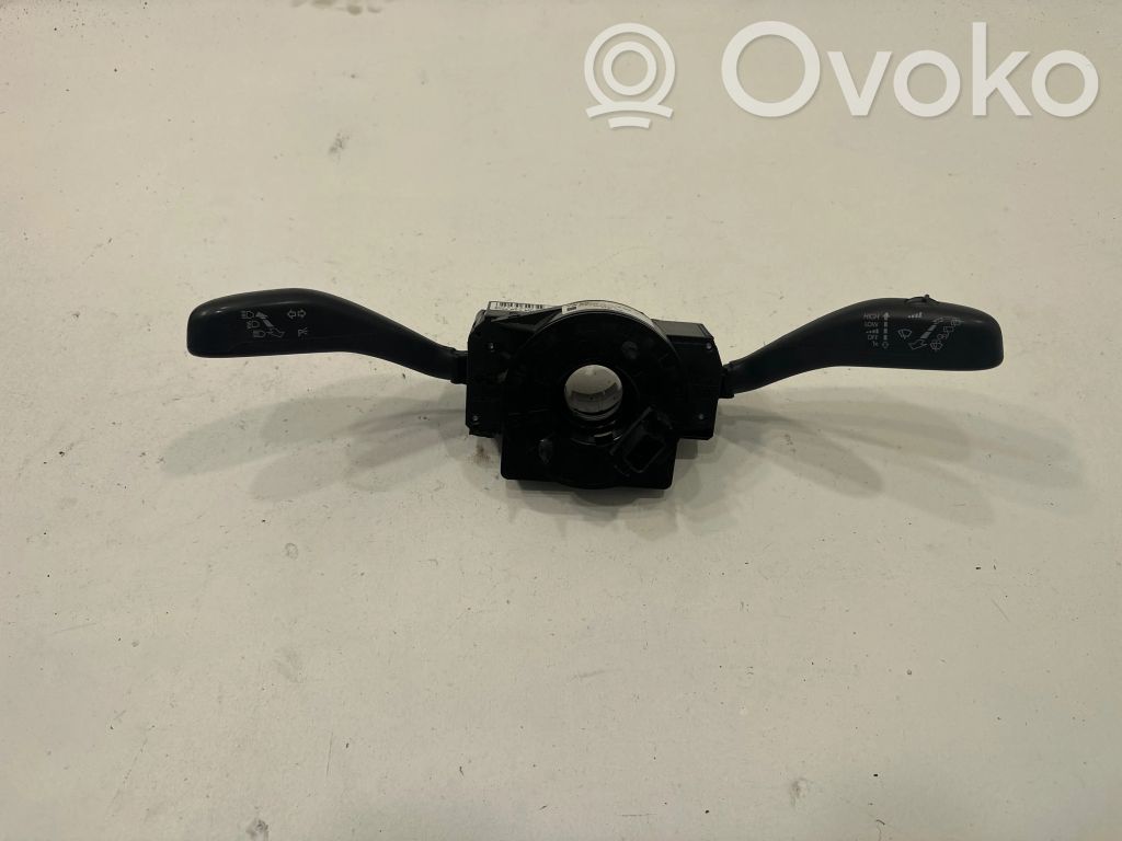Skoda Fabia Mk2 (5J) Leva/interruttore dell’indicatore di direzione e tergicristallo 