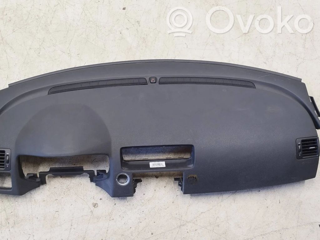 Volvo V50 Panelis 