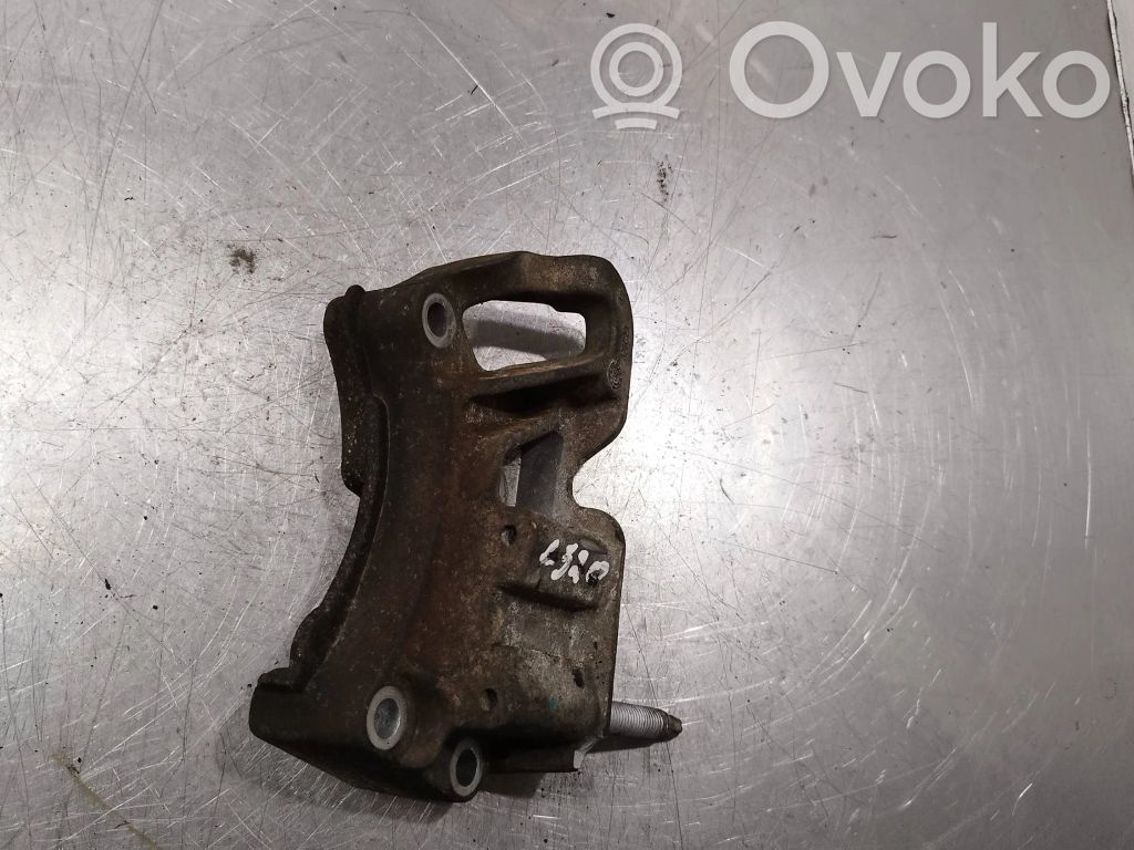 Volvo V50 Engine mounting bracket 