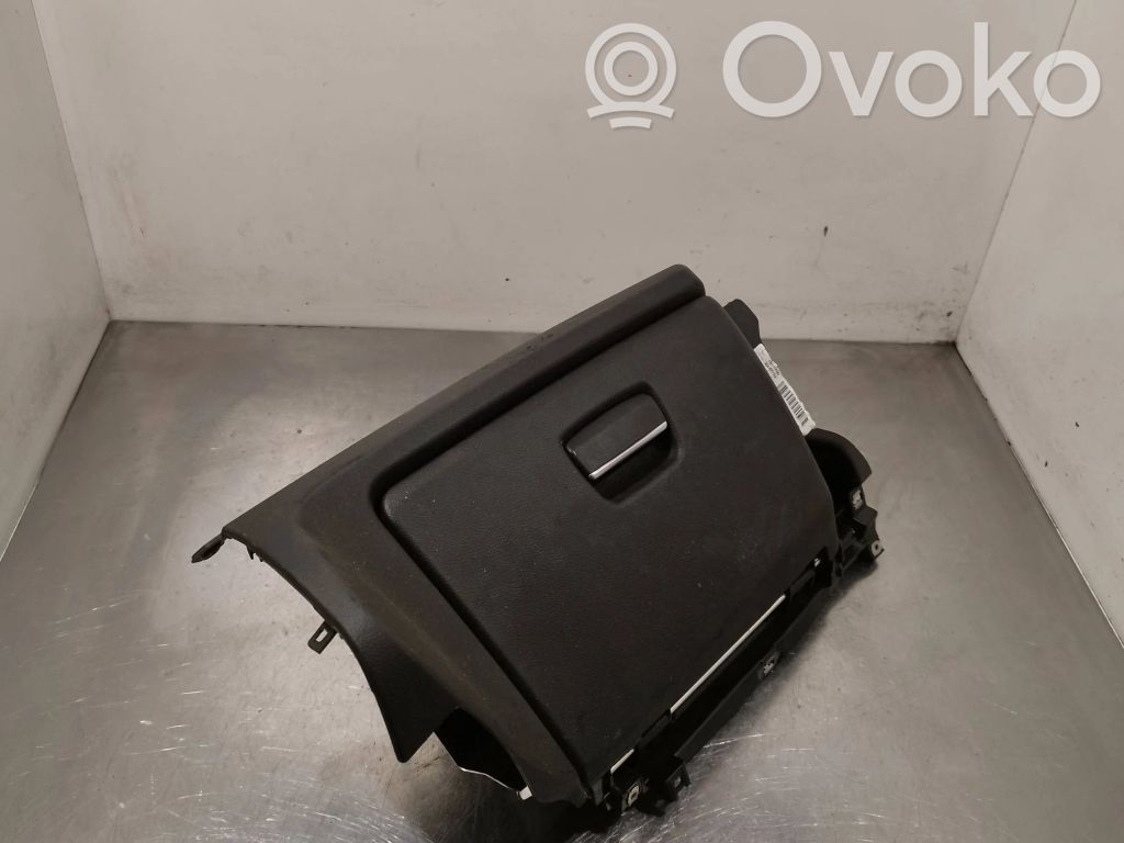 Glove box   7143413