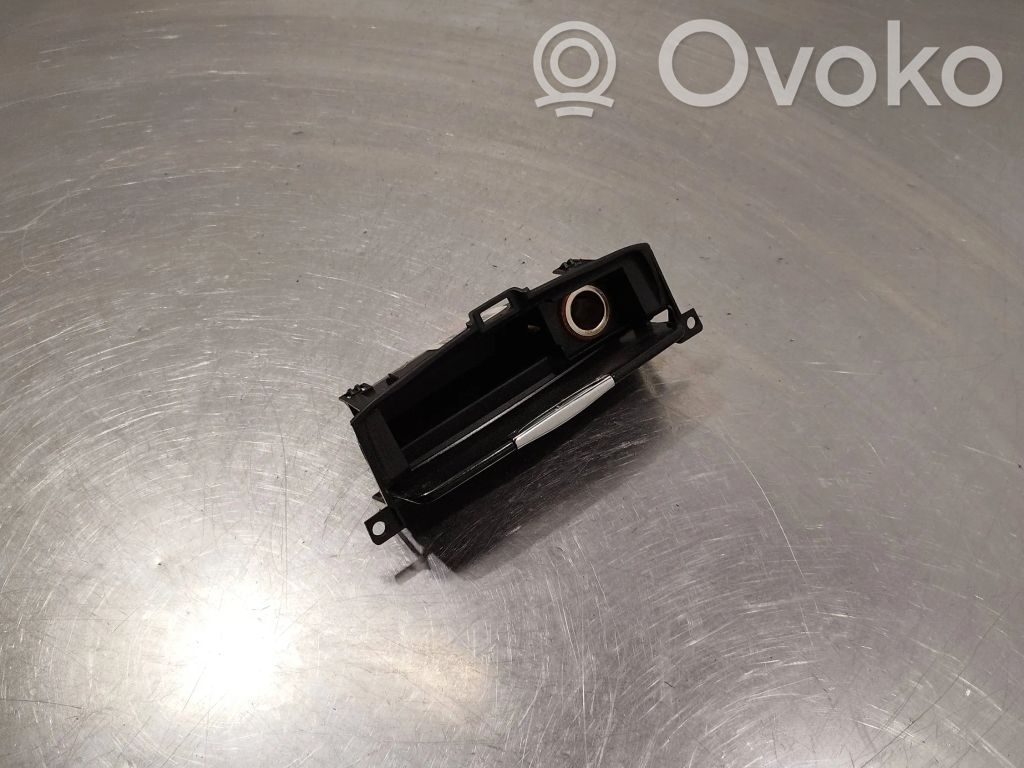Ford Mondeo MK IV Peleninė panelėje 