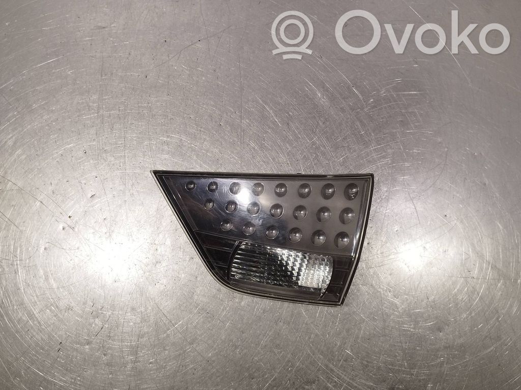 Mitsubishi Outlander Lampy tylnej klapy bagażnika 