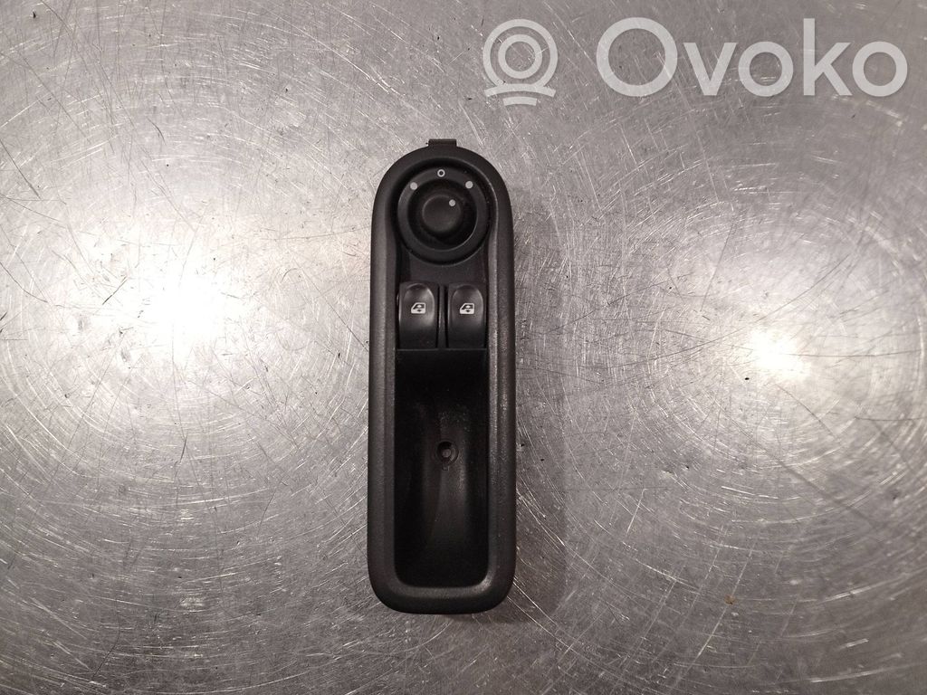 Renault Clio III Electric window control switch 