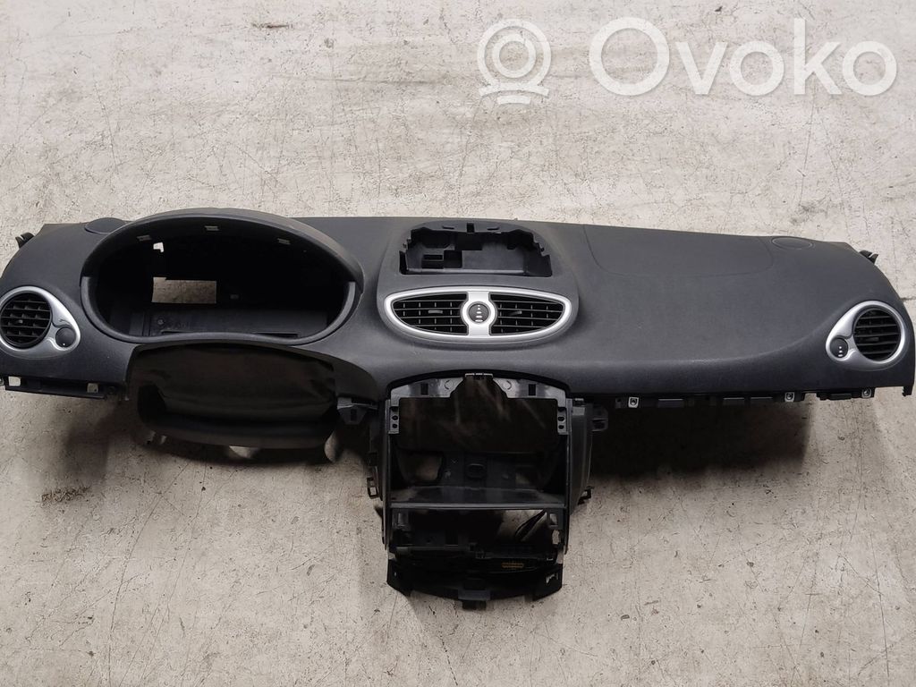 Renault Clio III Deska rozdzielcza 
