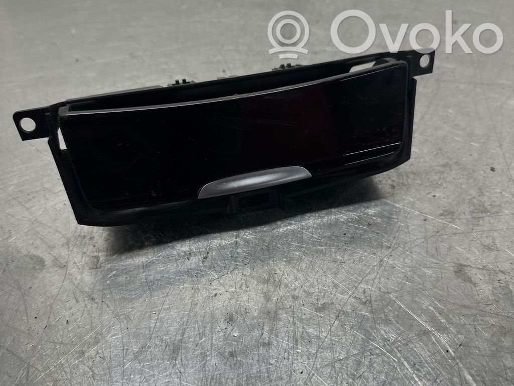 Ford Galaxy Peleninė panelėje 