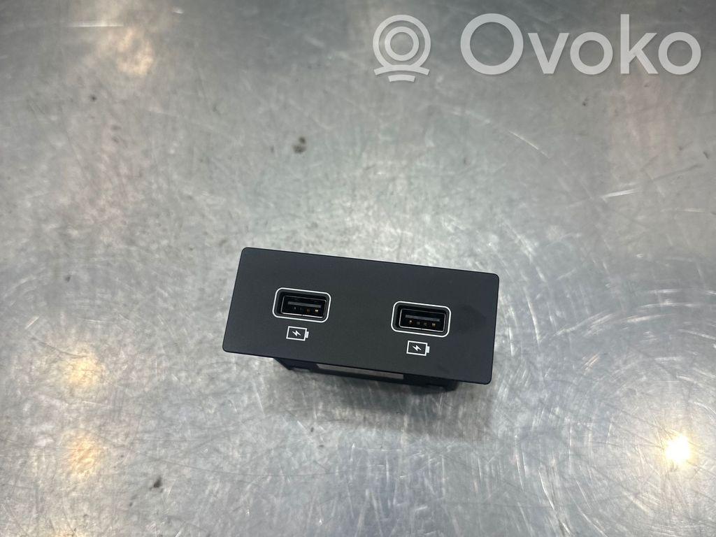 Renault Kadjar USB socket connector 
