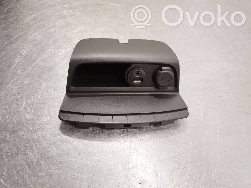 Peugeot 208 I Enchufe conector USB 
