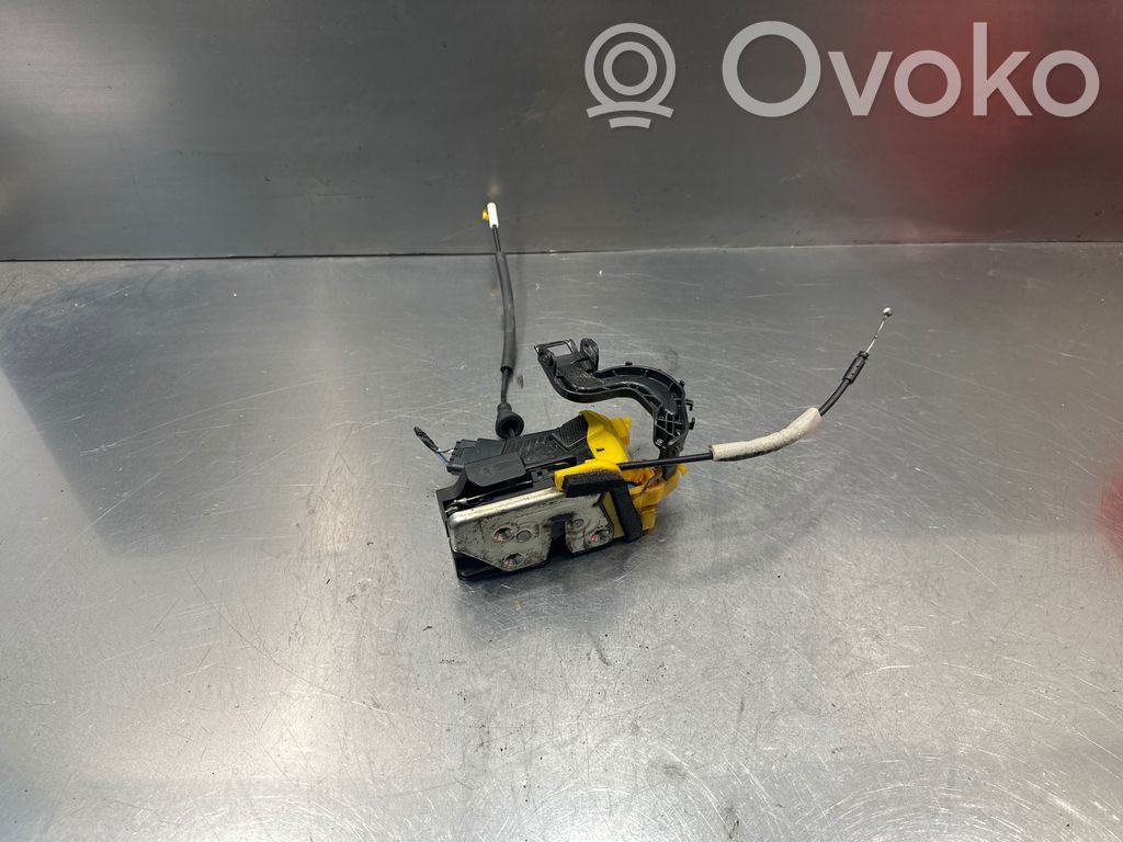 KIA Ceed Priekšpusē slēdzene 