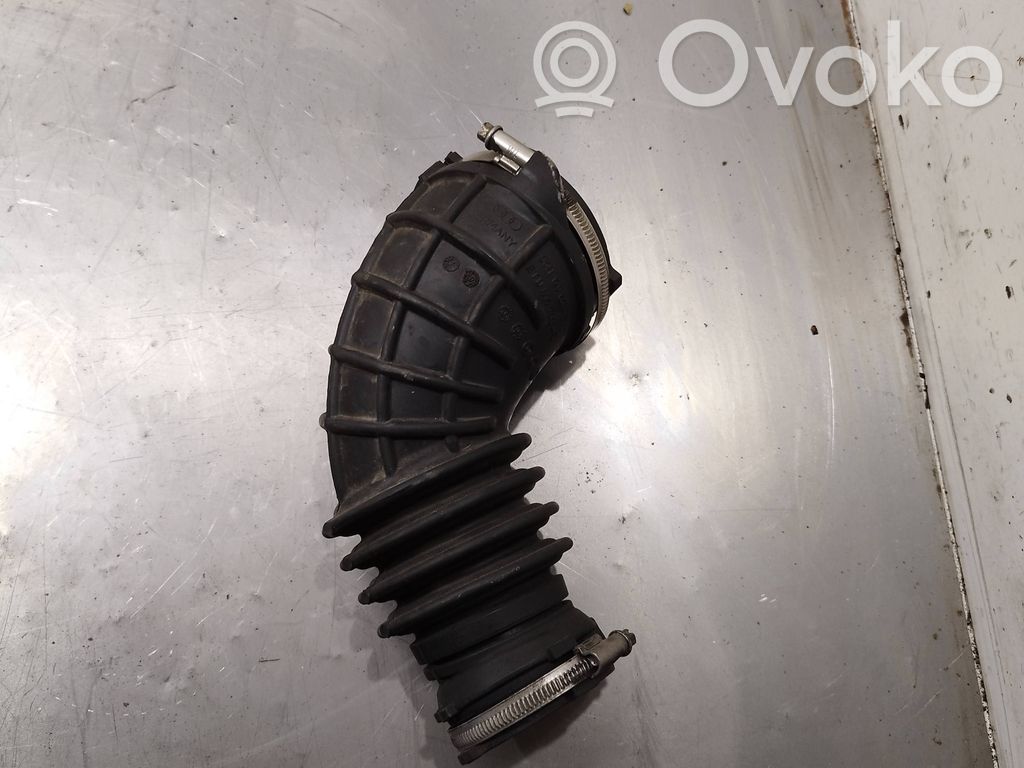 Audi A5 8T 8F Turboahtimen ilmanoton letku 