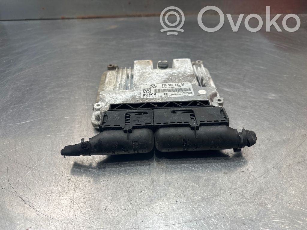 Volkswagen PASSAT B6 Engine control unit/module 