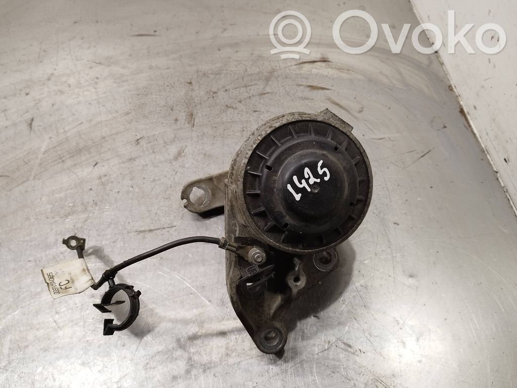 Engine mount bracket   DS736F012GG