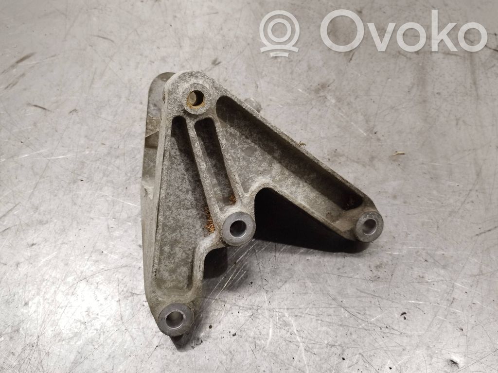 Opel Insignia A Engine mounting bracket 