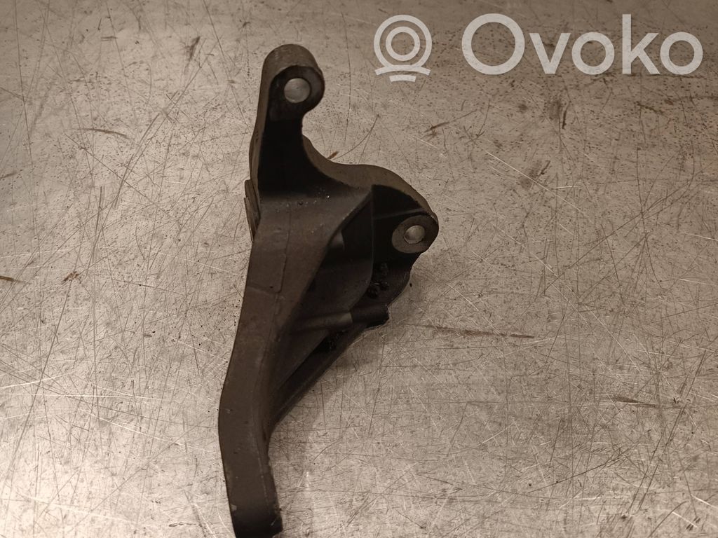 Volvo C30 Gearbox mounting bracket 