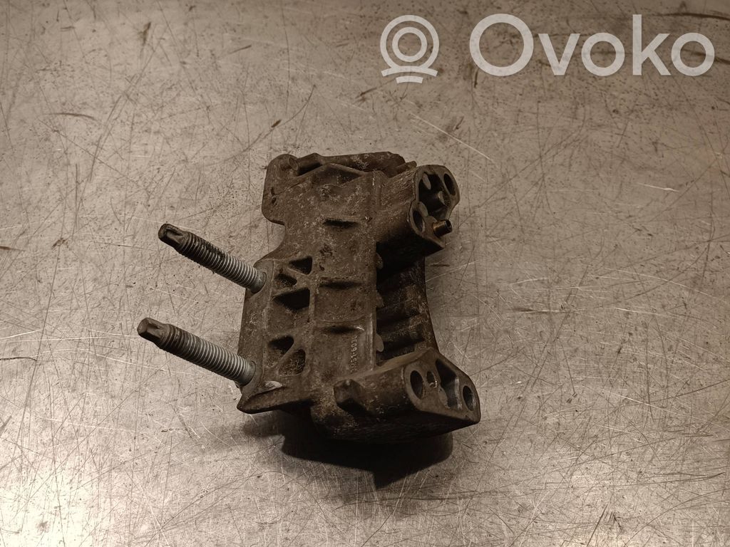 Engine mounting bracket   3M516030,326C23